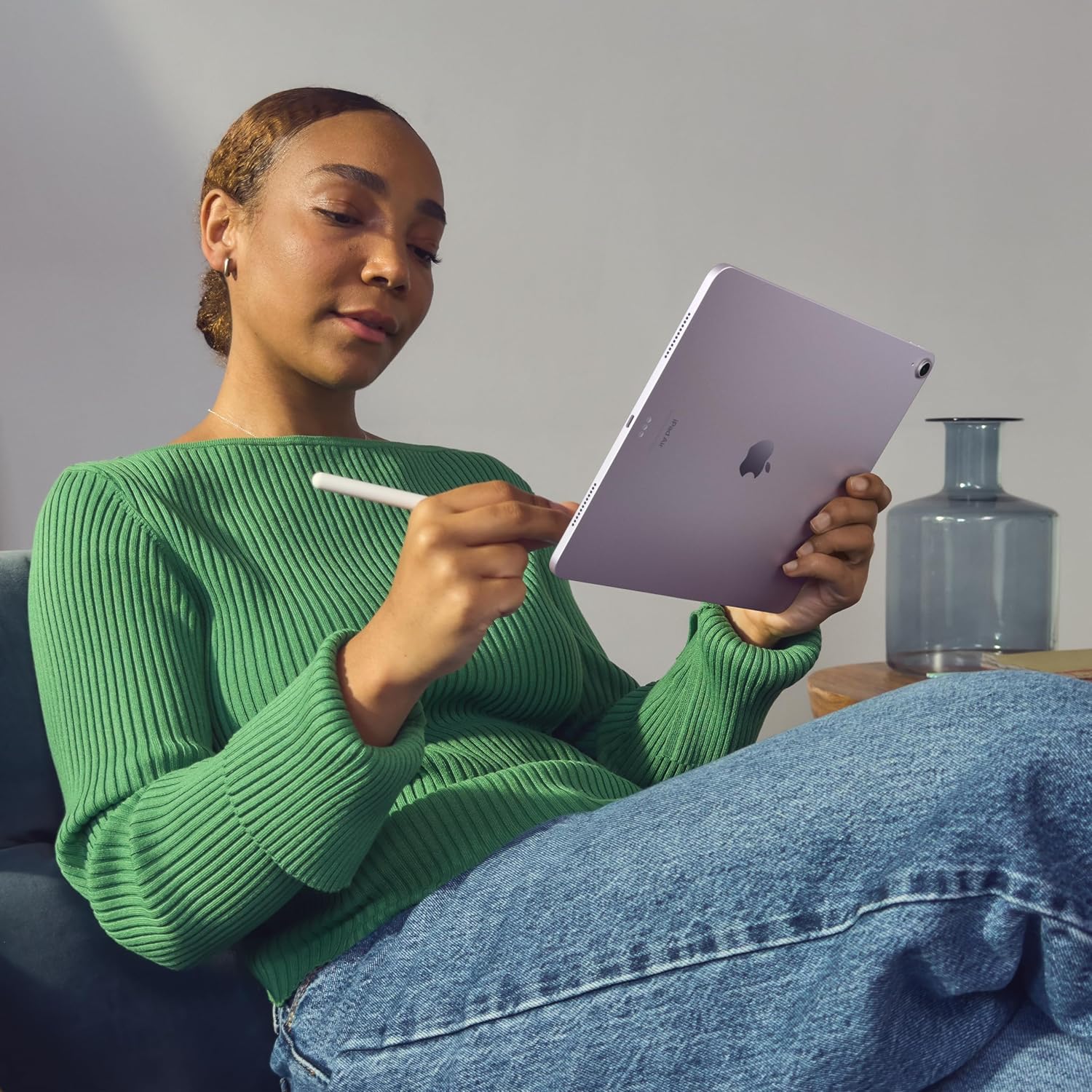 iPad Air 11-inch (M2): Built for Apple Intelligence, Liquid Retina Display, 256GB, 12MP Front/Back Camera, Wi-Fi 6E, Touch ID, All-Day Battery Life — Purple - View image 4